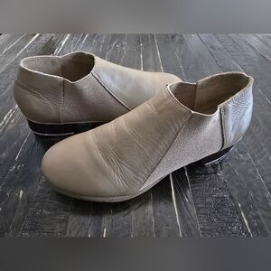 Leo's Beige Slip-n Jazz Tap Shoes Girls Size 1